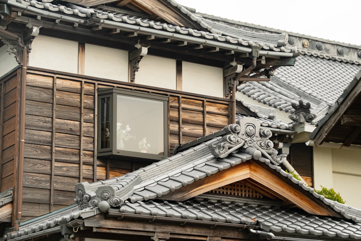 瓦屋根はコストが合えば長持ちで魅力的